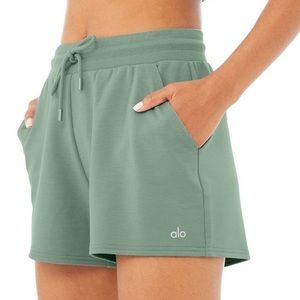 ALO Yoga Dreamy Drawstring Women’s Short - Soft Seagrass green - Size small